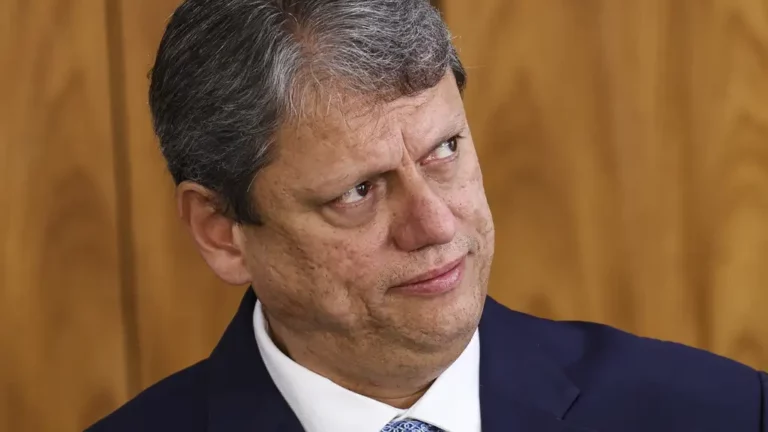 “Complicado para o país”, diz Tarcísio sobre tarifaço de Trump