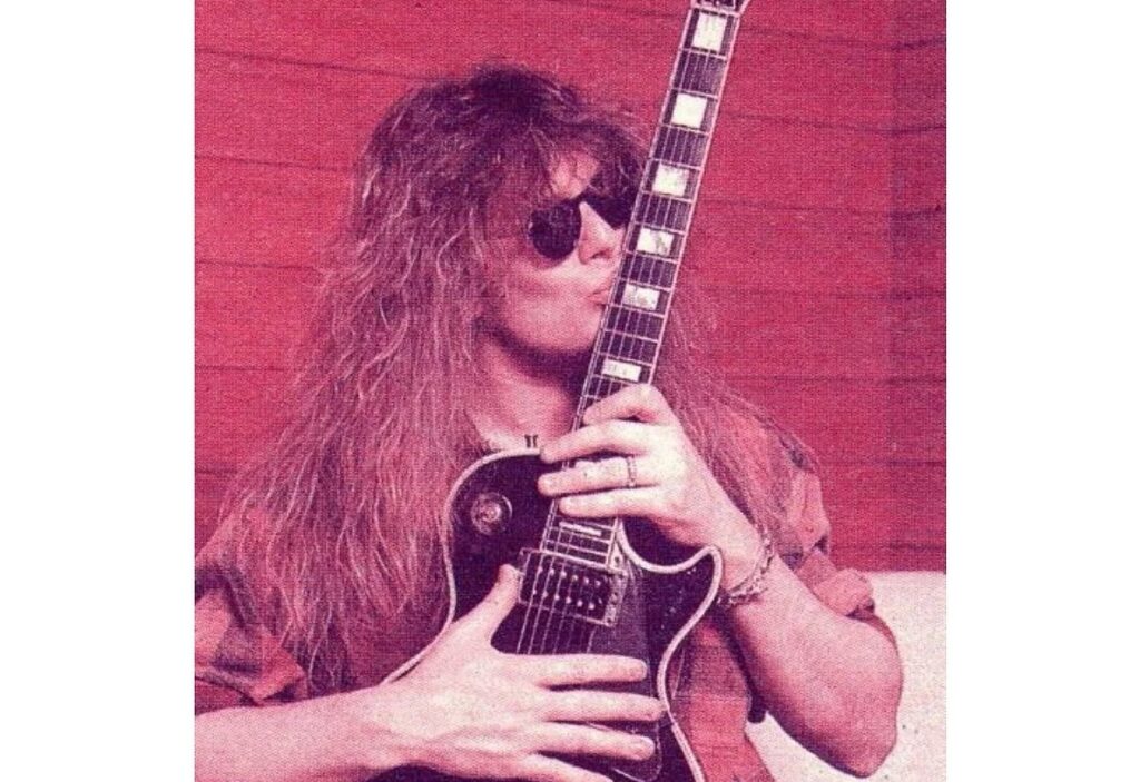 Morre John Sykes, uma lenda da guitarra