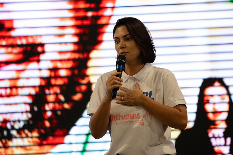 Michelle aguarda PGR sobre pedidos de exame de Bolsonaro