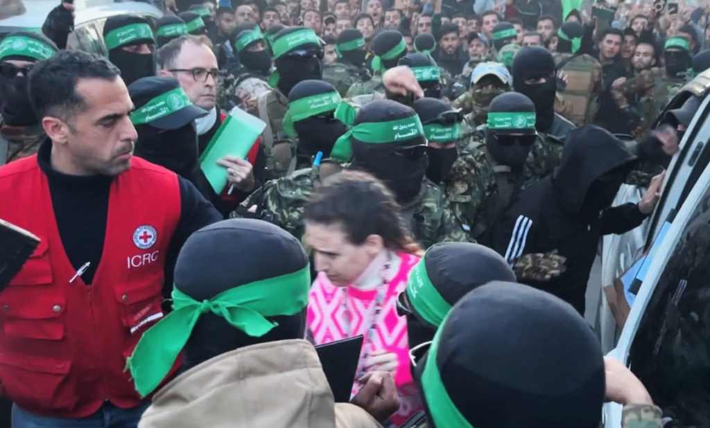 Cruz Vermelha recebe reféns israelenses libertadas pelo Hamas