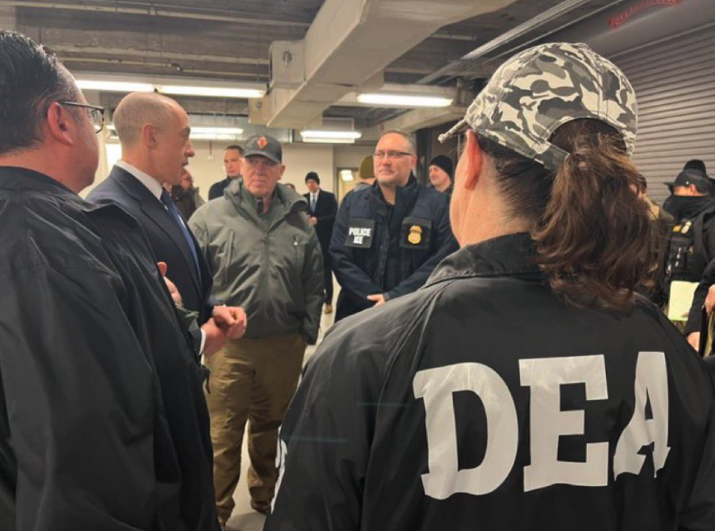 Governo Trump inicia operação para prender imigrantes ilegais em Chicago