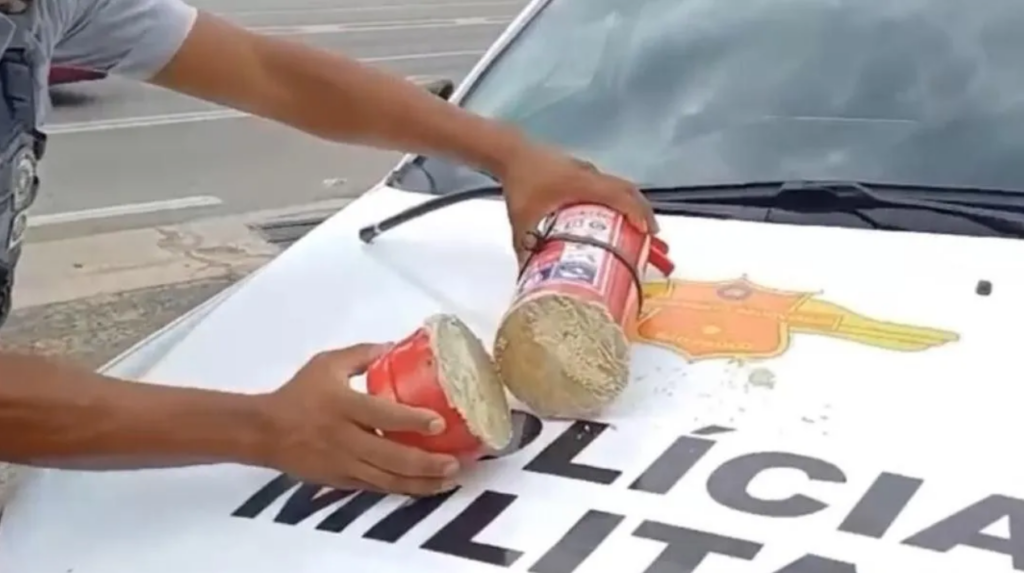 Homem é preso transportando cocaína em extintor de incêndio