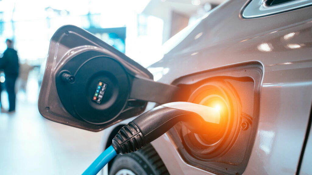 Carros elétricos: Relatório aponta previsão de vendas no Brasil para 2025