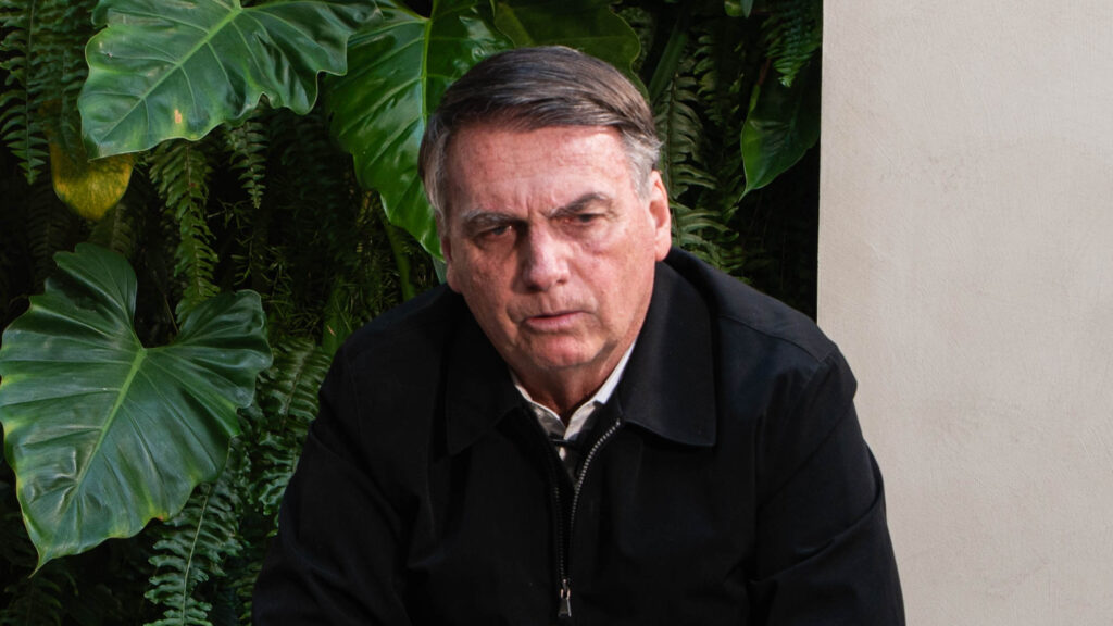 Crusoé: “Vigiado o tempo todo”, diz Bolsonaro ao New York Times