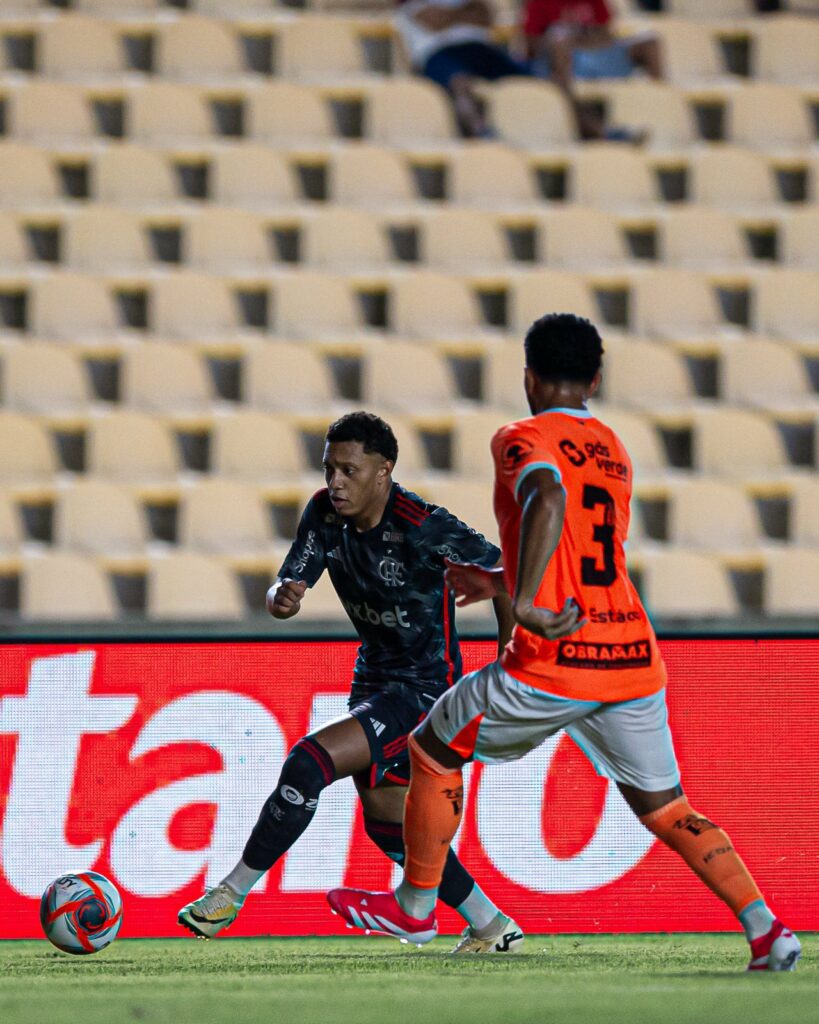 Flamengo perde para Novo Iguaçu e assume vice-lanterna do Cariocão