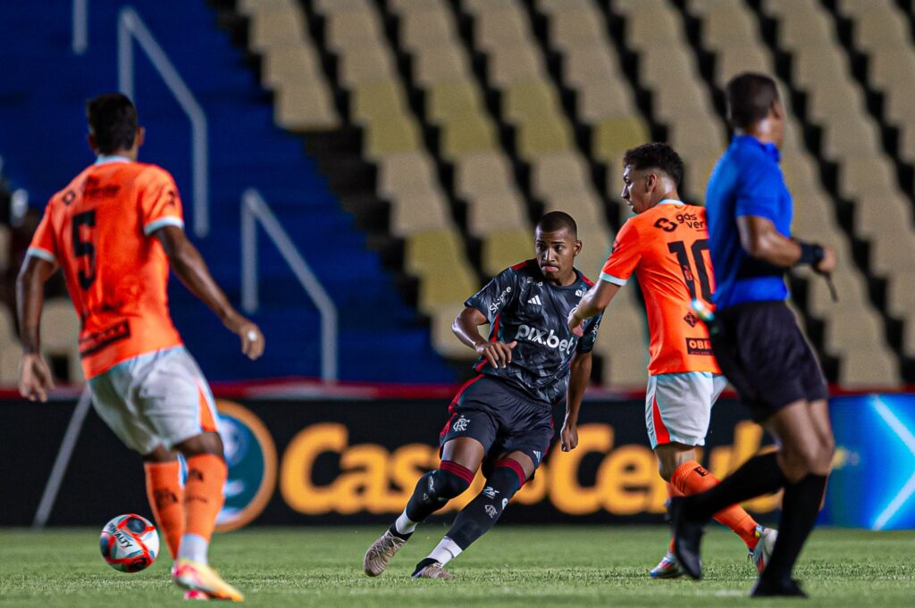 Flamengo perde para Novo Iguaçu e assume vice-lanterna do Cariocão