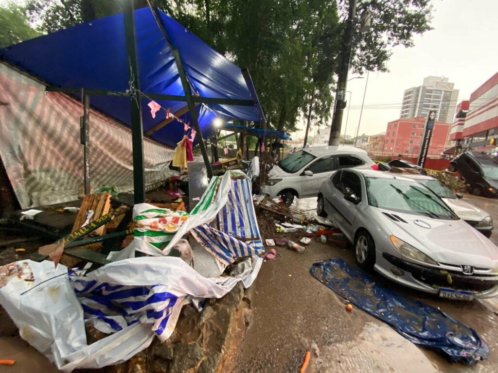 Tempestades em São Paulo causam caos no metrô