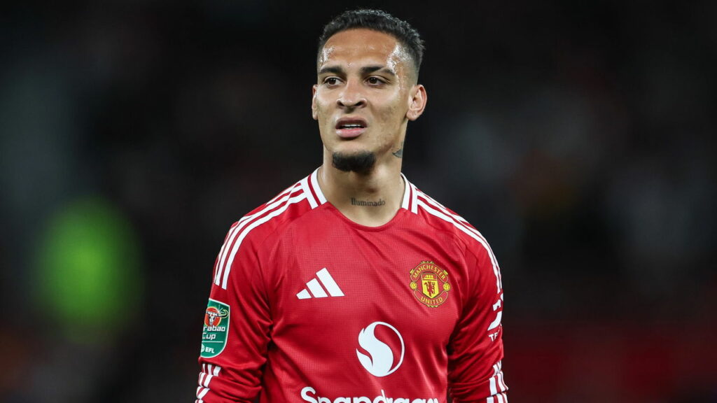 Manchester United encaminha empréstimo de Antony