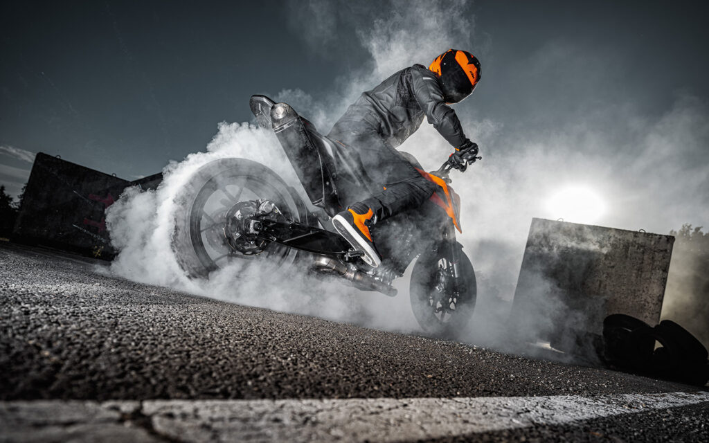 KTM 790 Duke com painel TFT e modo Demo: Novidades de 2025