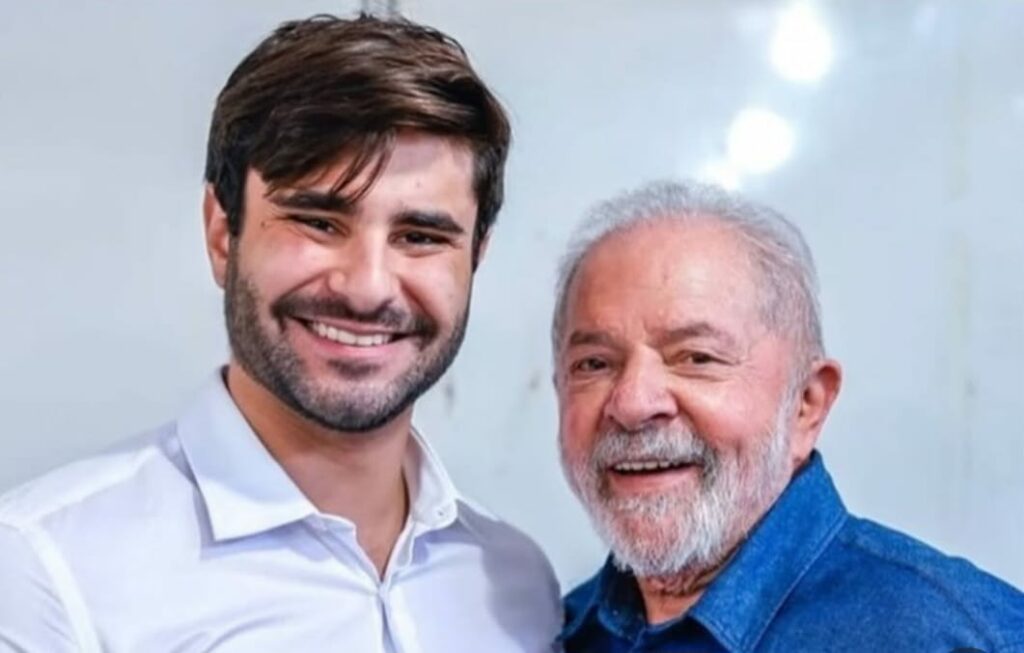 Autor de projeto de ensino anti-fake news toma checagem por fake news