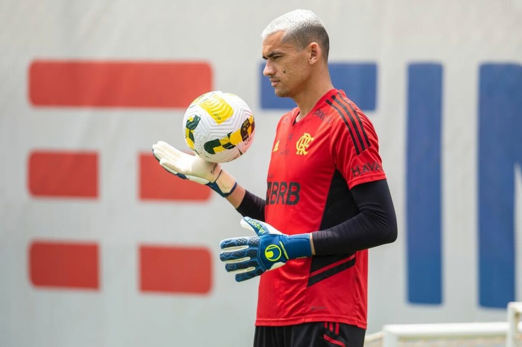 Ex-goleiro do Flamengo assina com clube da série B