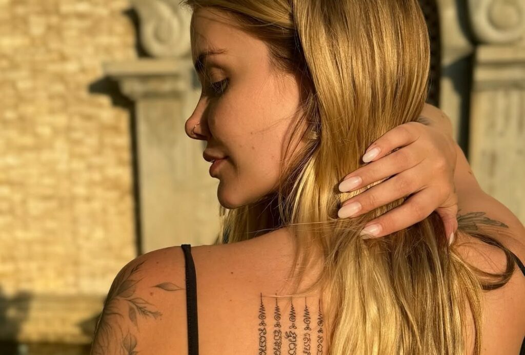 Marcela McGowan revela significado da tatuagem feita na Tailândia