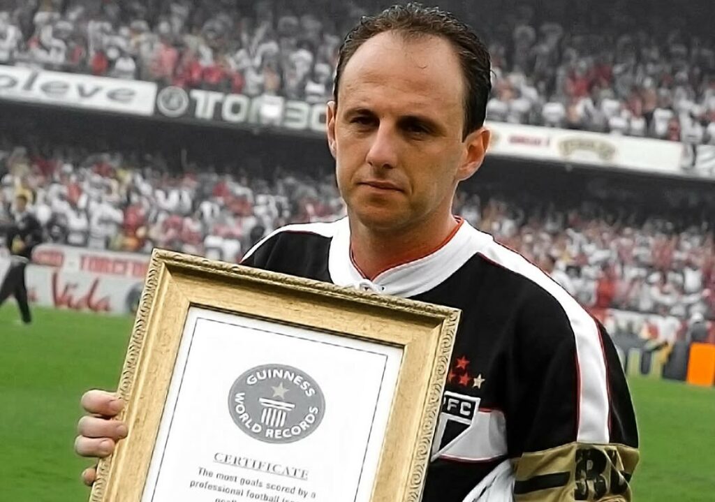 Rogério Ceni é homenageado pelo São Paulo por aniversário