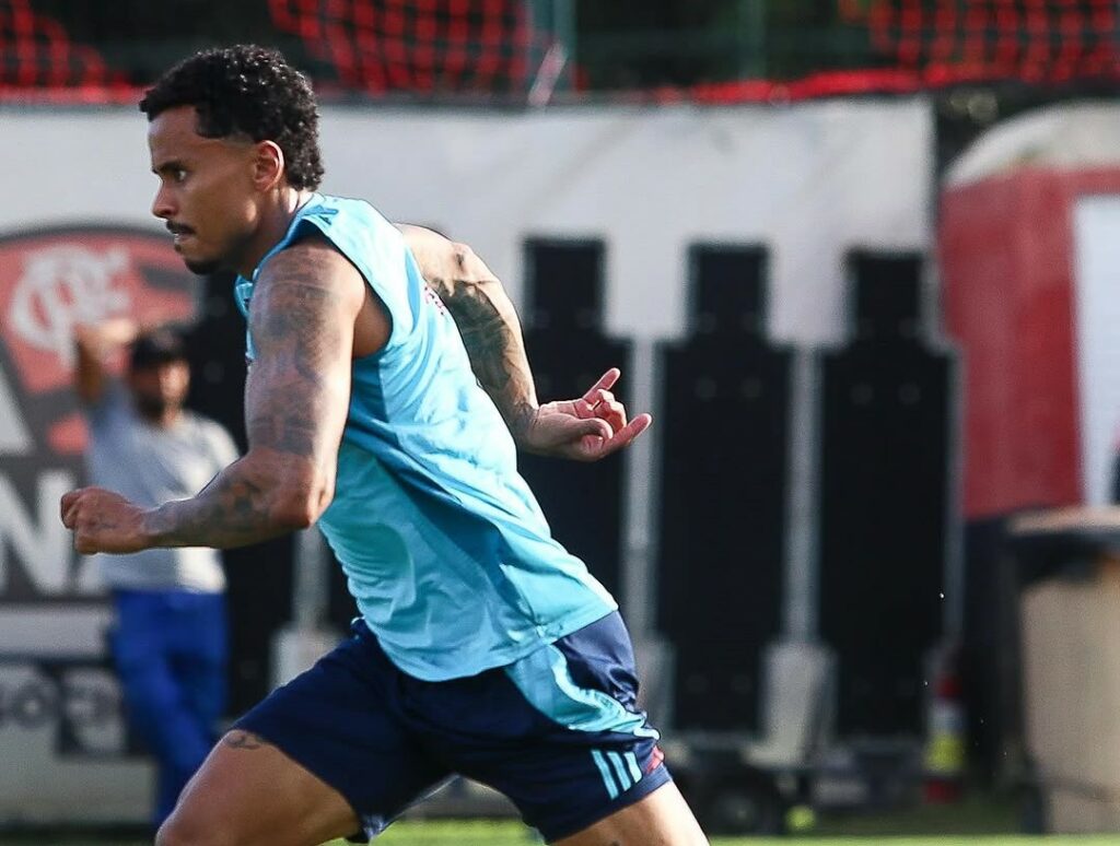 Ex-mulher de Allan, do Flamengo, registra BO por invasão do jogador