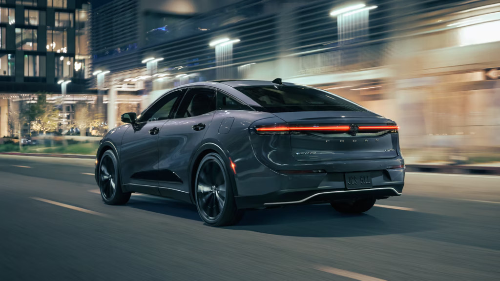 Toyota Crown Sport 2025 Confira o novo visual estilo Ferrari