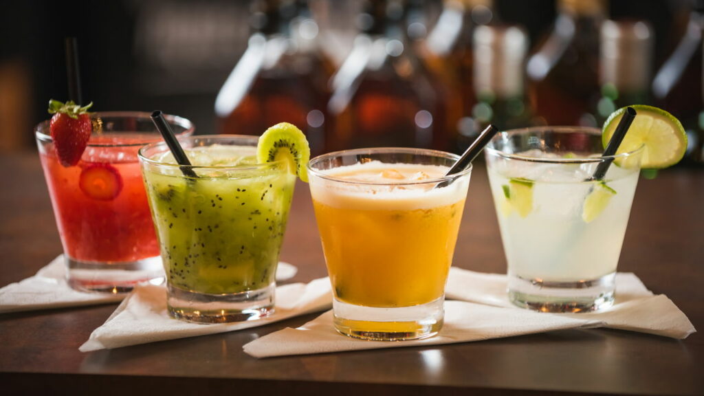 Como o metanol aparece nas bebidas alcoólicas e os principais sintomas de intoxicação