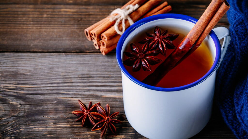 Quer melhorar sua saúde? Descubra os benefícios rápidos do chá de canela