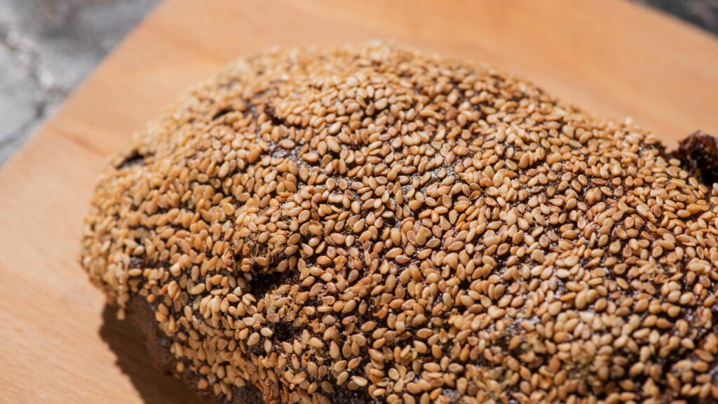 Pão com gergelim (Créditos: depositphotos.com / VadimVasenin)