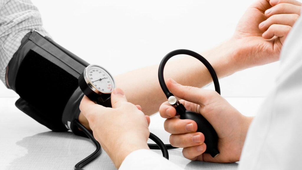 Controle sua pressão alta: Estratégias rápidas para prevenir a hipertensão