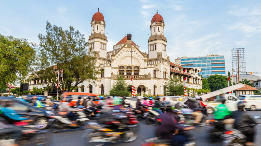 Deslizamento de terra em Java Central deixa 16 mortos