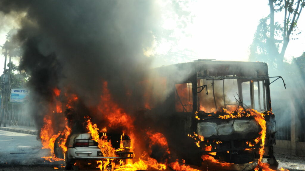 Ônibus são incendiados em Porto Velho