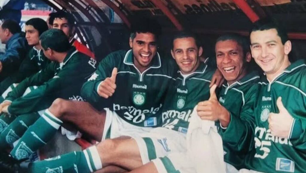 Campeão da Libertadores pelo Palmeiras sofre AVC e para na UTI