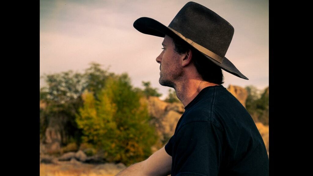 Armie Hammer revela ter mordido coração de animal vivo