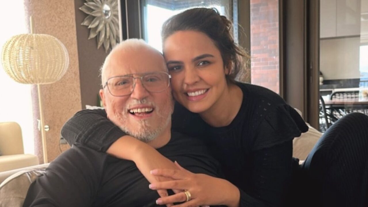 Carlos Alberto de Nobrega faz defesa da esposa após acusação