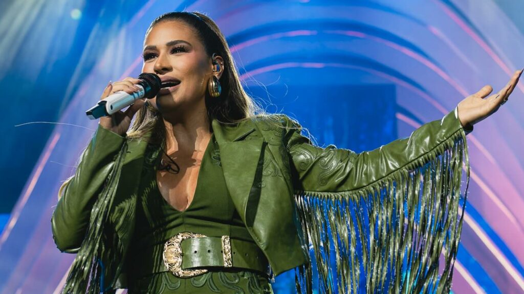 Simone Mendes revela cicatriz de cirurgia