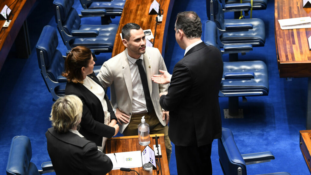 Cleitinho muito à frente de Pacheco em Minas