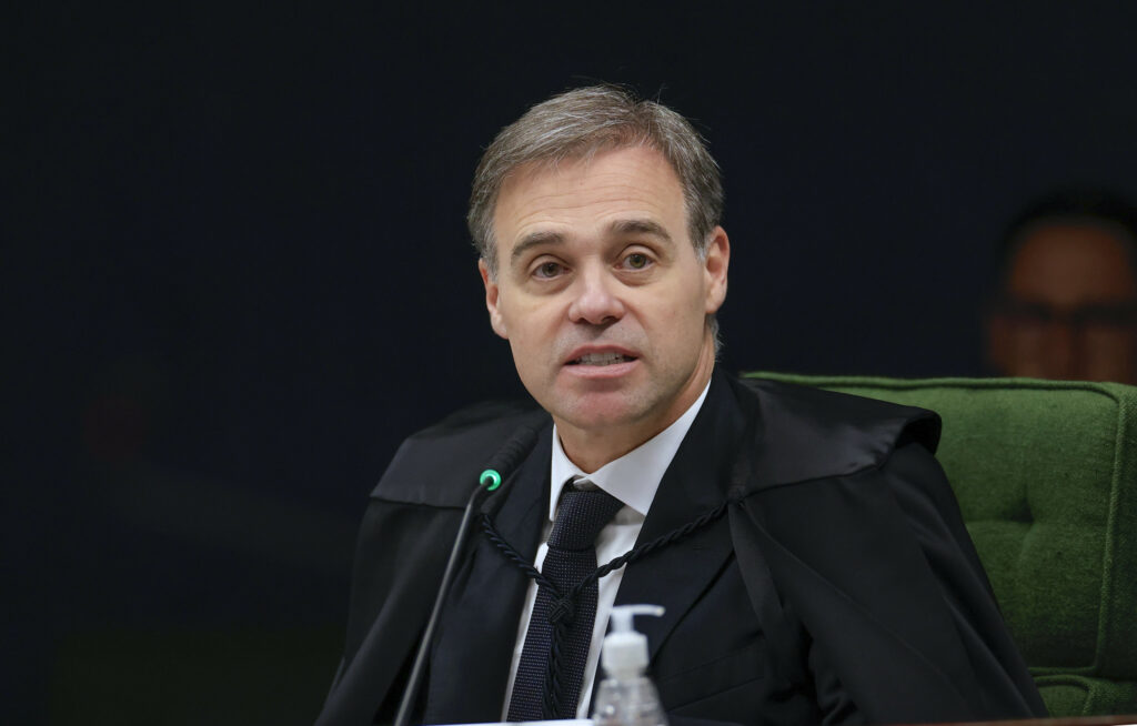 Crusoé: Uma campanha para “encontrar” André Mendonça