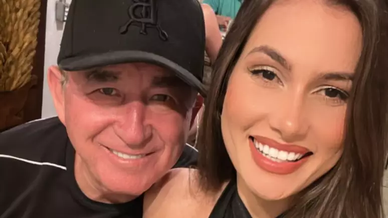 Amado Batista faz aniversário e recebe declaração de amor da noiva