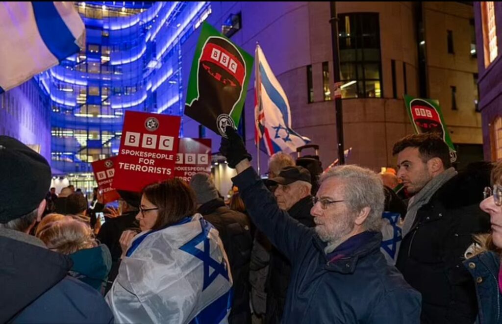 BBC investigada por pagar filho de oficial do Hamas para atuar em documentário