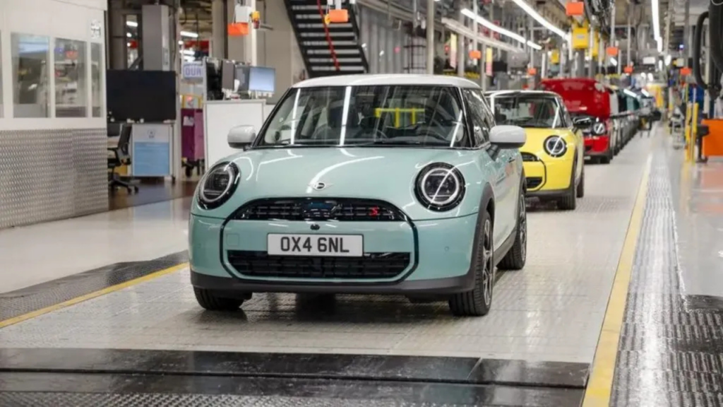 BMW adia produção do Mini Elétrico
