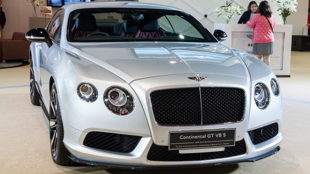 Neymar não pode trazer coleção de carros de luxo da Arábia, veja modelos