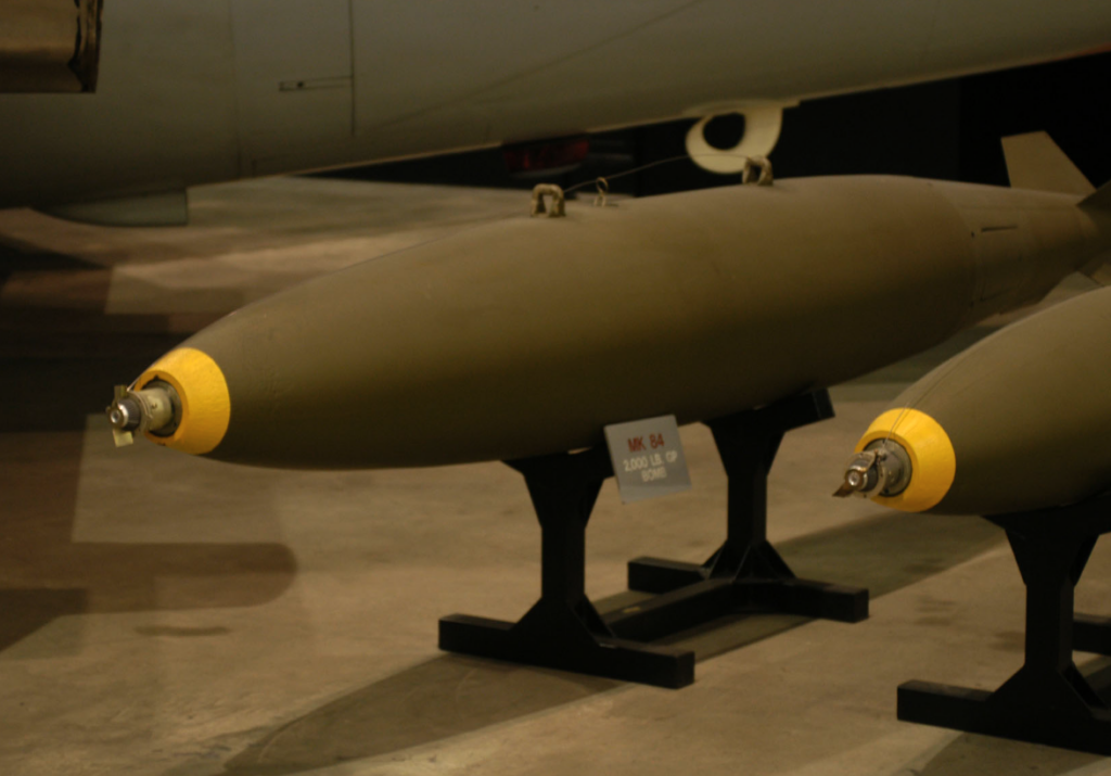 Israel recebe bombas pesadas dos EUA após veto derrubado por Trump