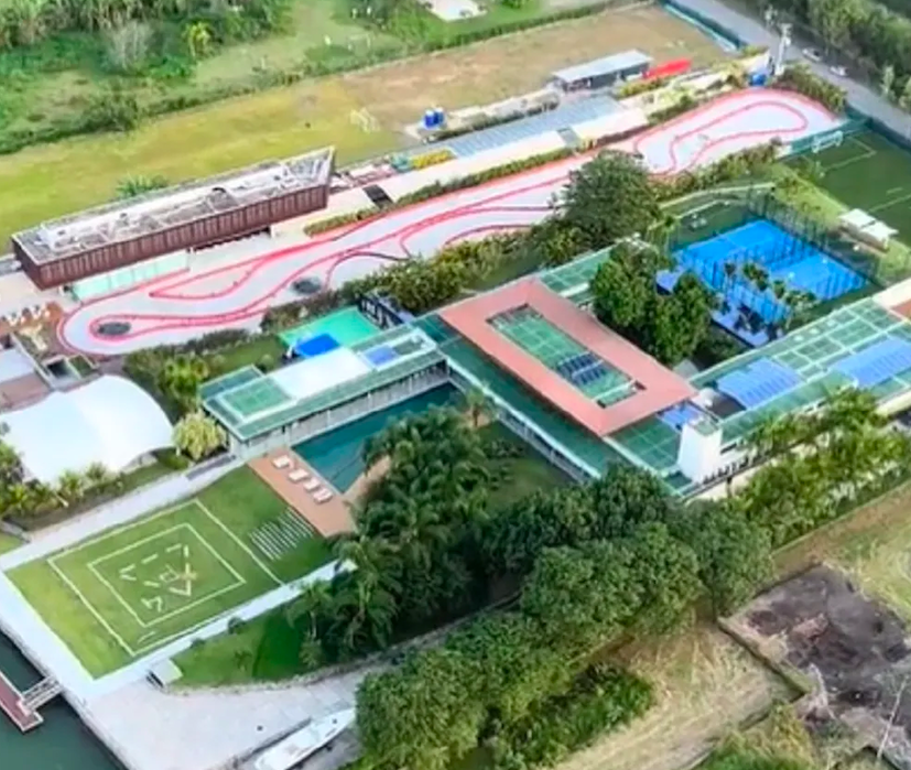 Vista aérea da propriedade de Mangaratiba, com a pista de kart