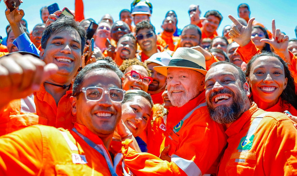 Crusoé: Antro de corrupção, Transpetro é ressuscitada por Lula