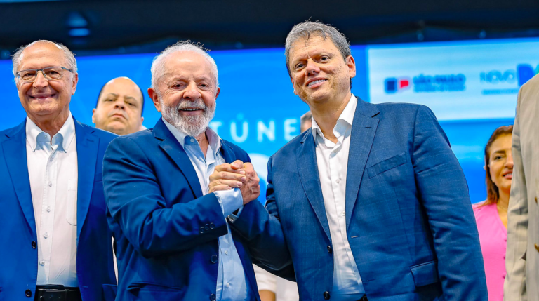 Lula exibe Tarcísio como troféu mais uma vez