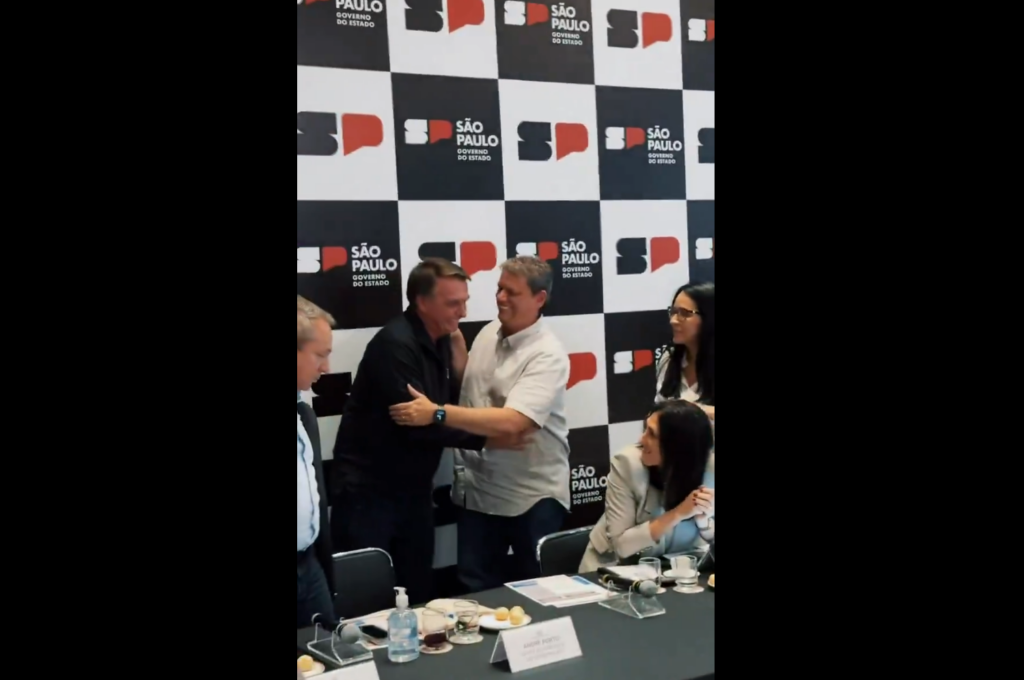 “Olha só quem apareceu de surpresa”