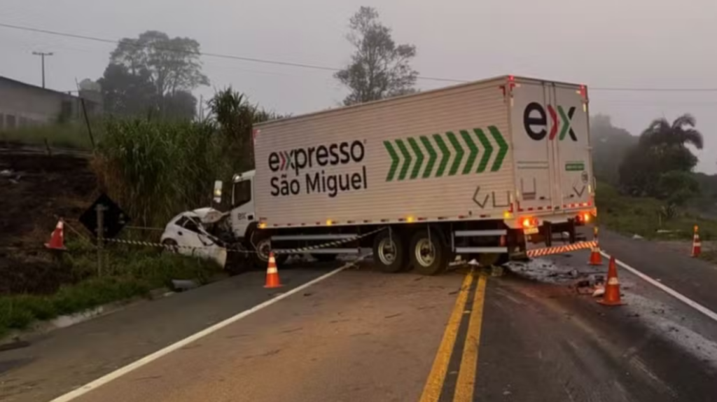 Acidente na BR-476 deixa 2 mortos no Paraná