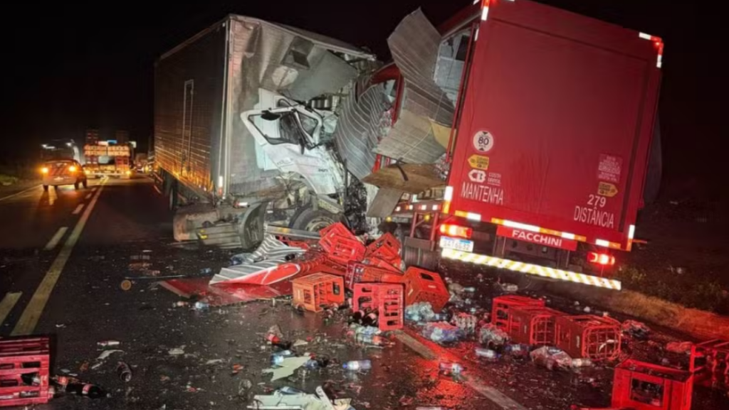 Acidente na BR-116 em Pacajus deixa 2 mortos