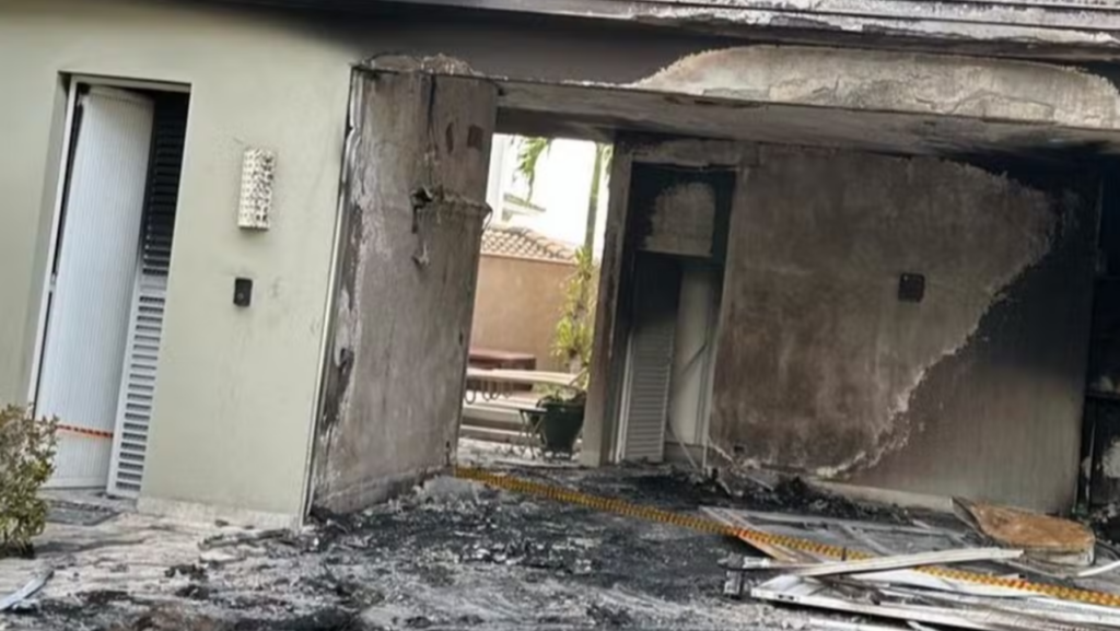 Carro elétrico híbrido pega fogo durante carregamento