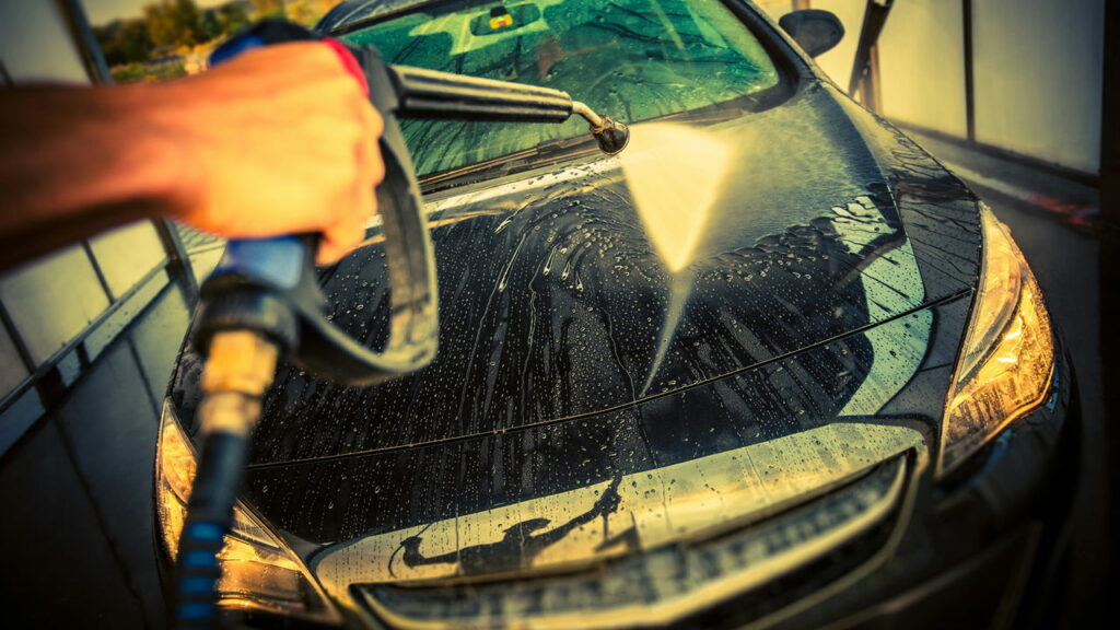 Carro elétrico pode ser lavado da mesma forma que carro a gasolina