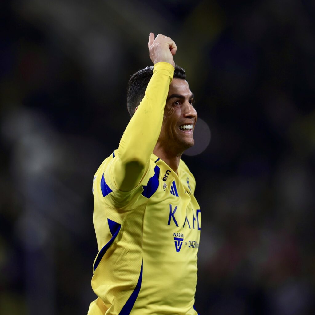 Cristiano Ronaldo completa 40 anos em busca dos 1 mil gols