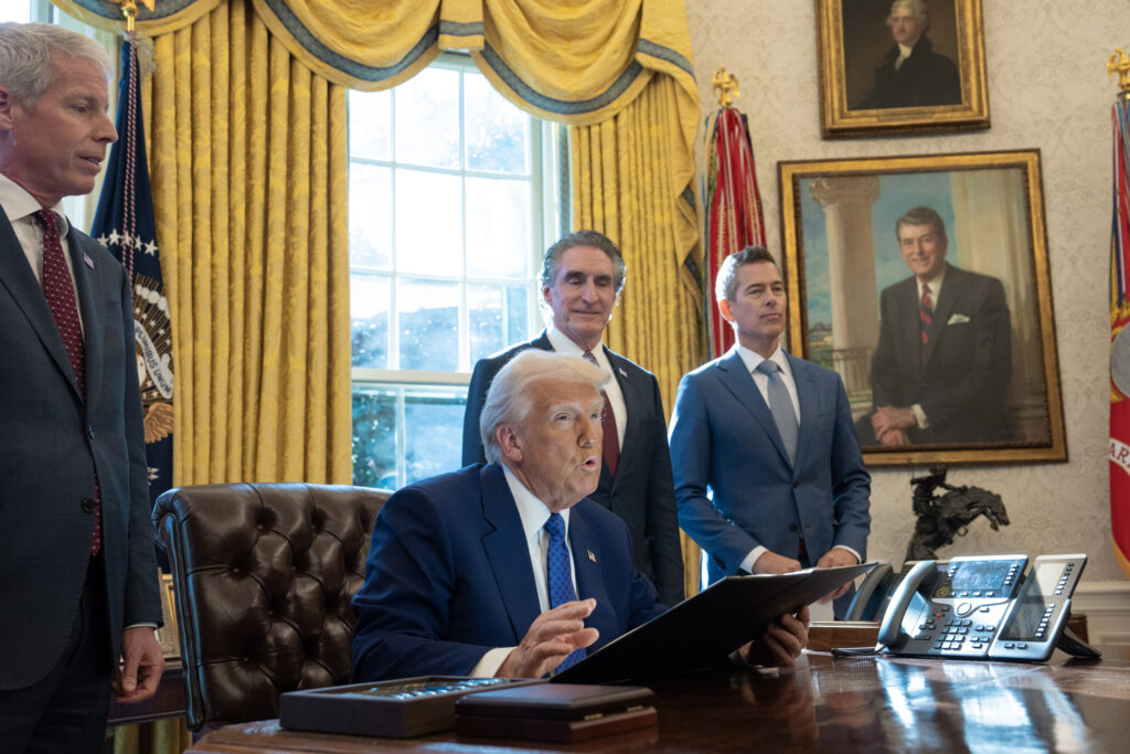 Crusoé: Trump trata Zelensky como “comediante” e reclama de gastos