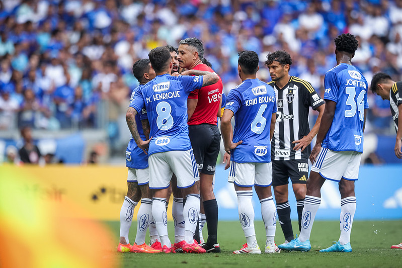 Expulsão de Gabigol abriu as portas para vitória do Atlético contra o Cruzeiro
