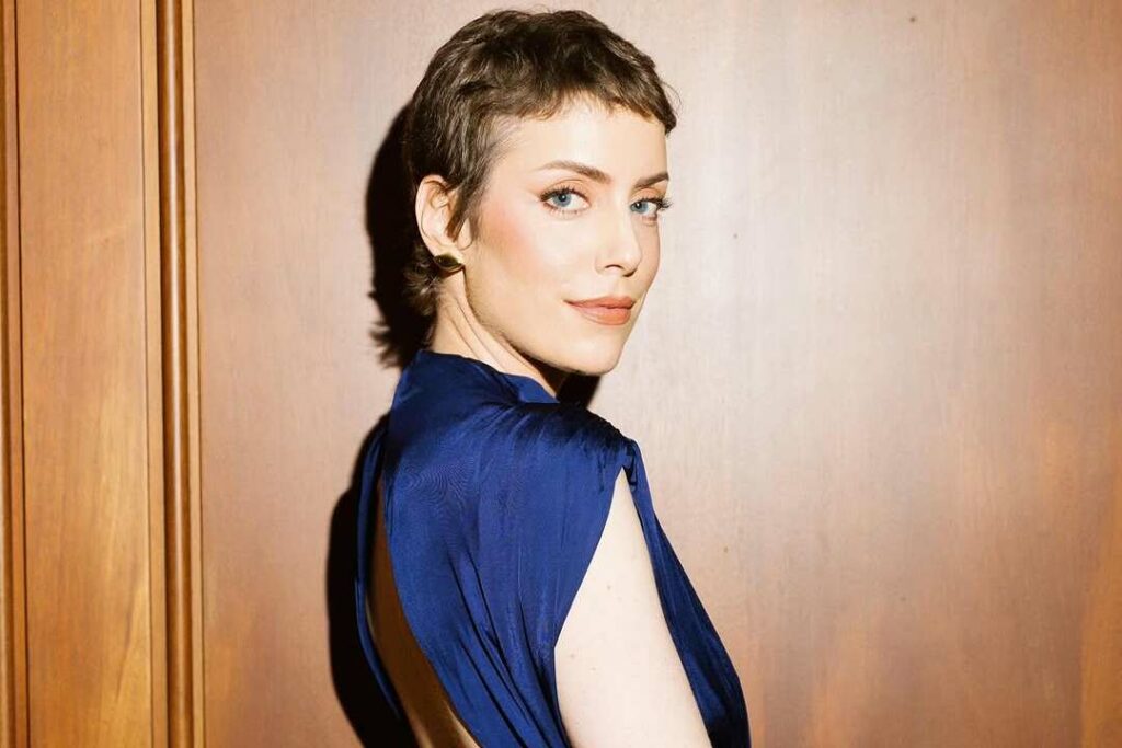 Fabiana Justus mostra crescimento de cabelo após tratamento de câncer