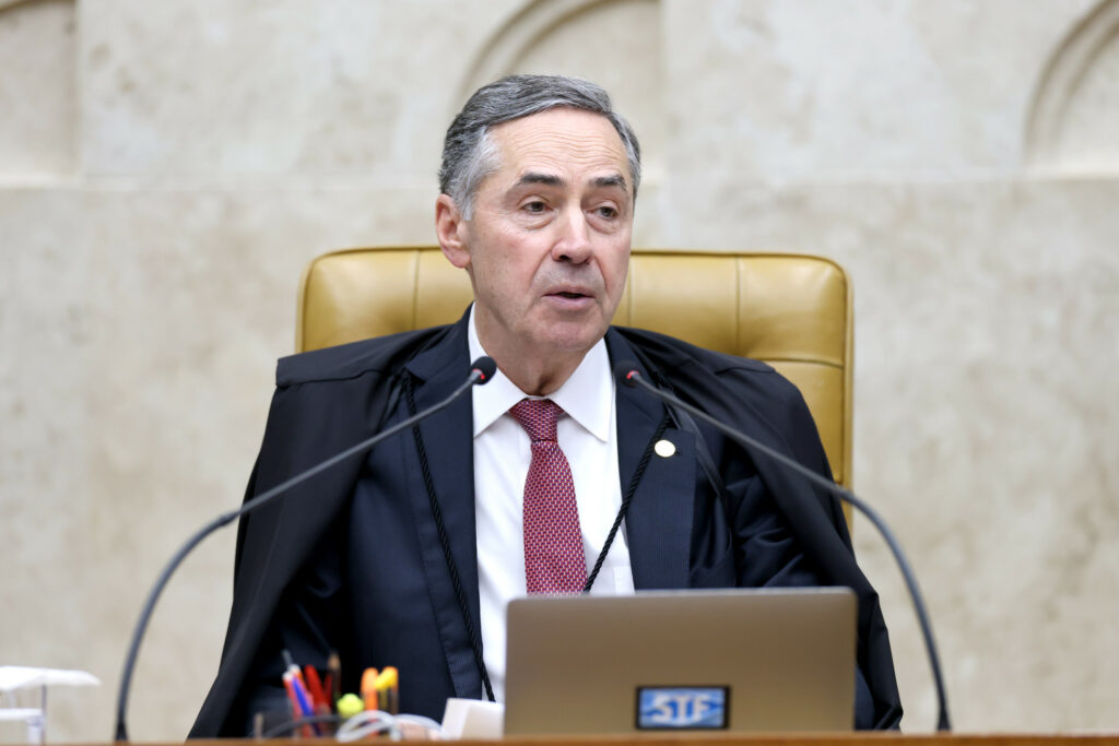 Barroso suspende julgamento de ação sobre operação policial em favelas