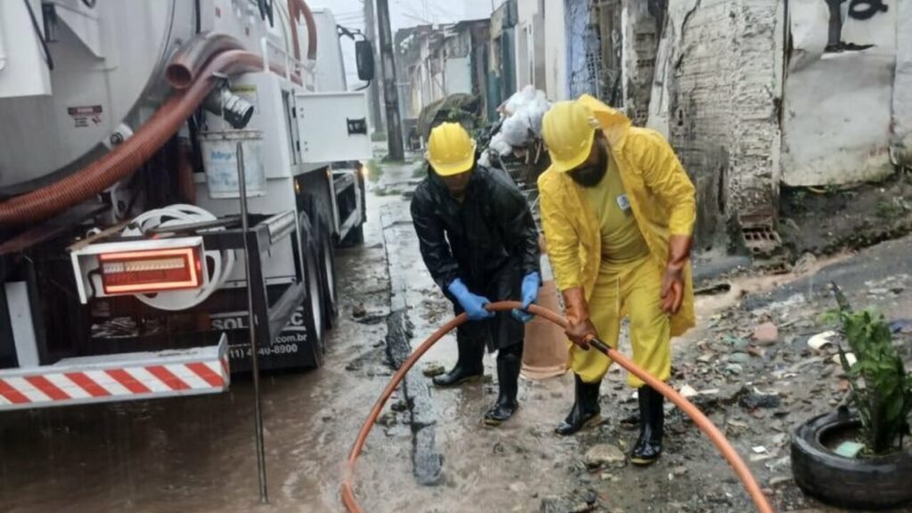 Chuvas intensas no Recife geram estado de alerta